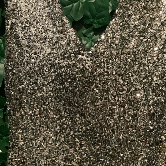 Sleeveless silver sparkle dress - Picture 2 of 5